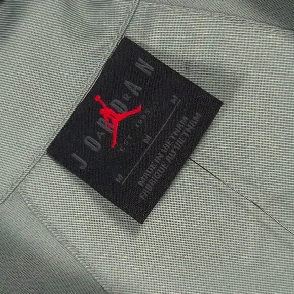 NWT JORDAN Women's Top Button Up Shirt MEDIUM Lyocell Flight Classics FN5763-304 - Picture 6 of 12